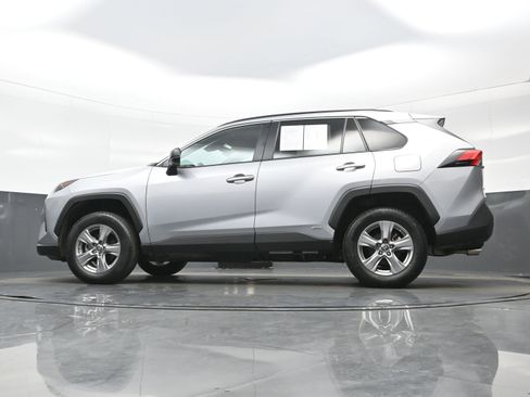Used 2022 Toyota RAV4 LE AWD/4WD image 27