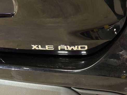 Certified 2022 Toyota Highlander XLE image 27