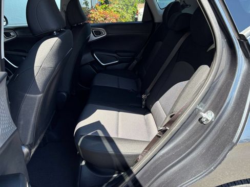 Used 2025 Kia Soul LX w/ LX Technology Package FWD image 23