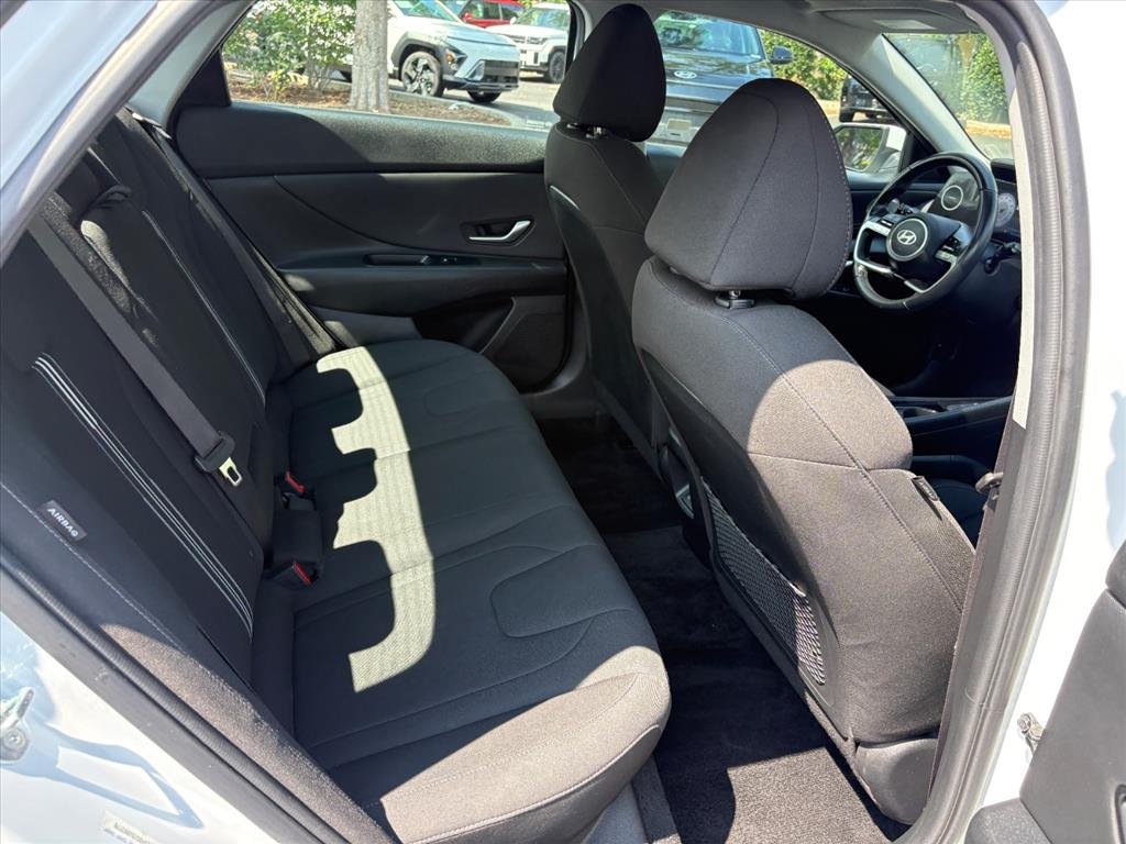 Certified 2025 Hyundai Elantra SEL FWD image 19