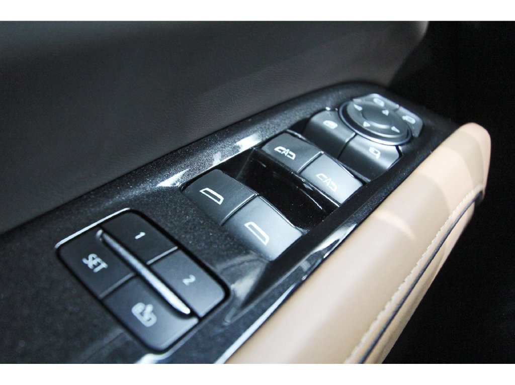 Used 2023 Cadillac Escalade ESV Premium Luxury AWD/4WD image 21