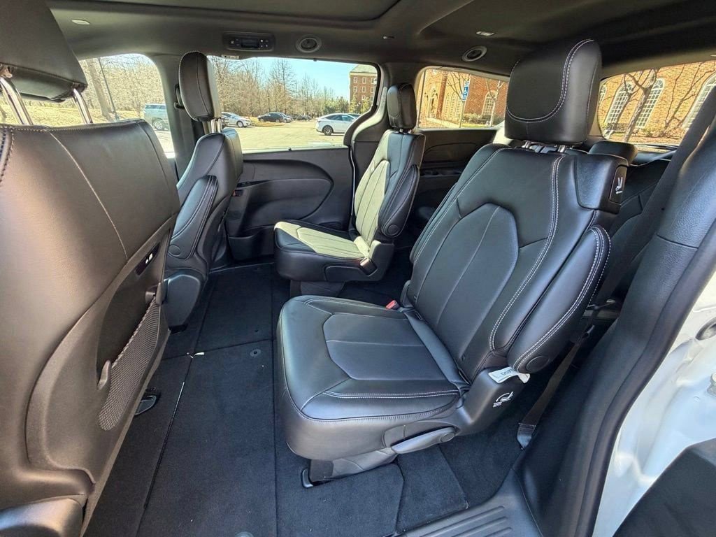 New 2026 Chrysler Pacifica Select w/ S Appearance Package FWD image 11