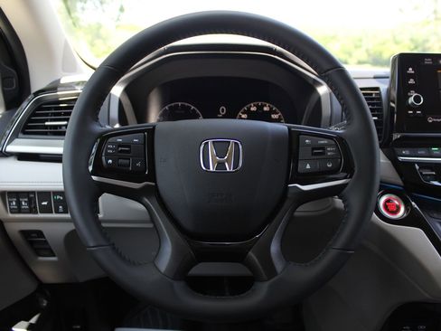 Used 2025 Honda Odyssey Touring image 17