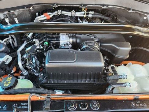 Used 2023 Ford Explorer Platinum w/ Premium Technology Package image 35