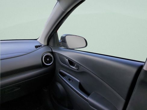 Certified 2022 Hyundai Kona SE FWD image 13