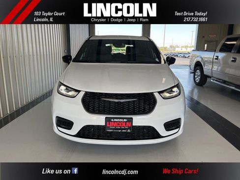 New 2026 Chrysler Pacifica Select image 5