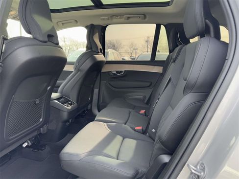 Certified 2025 Volvo XC90 B5 Plus image 9