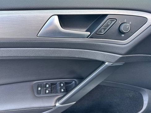 Used 2017 Volkswagen Golf Wolfsburg Edition image 14