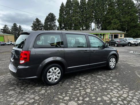 Used 2019 Dodge Grand Caravan FWD image 3