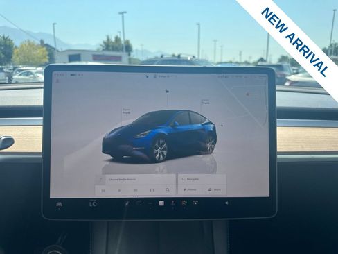 Used 2024 Tesla Model Y Long Range AWD/4WD image 22