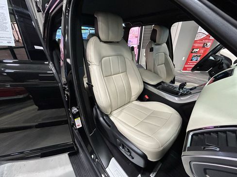 Used 2020 Land Rover Range Rover Sport HSE image 6