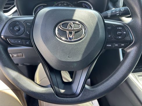 Used 2023 Toyota RAV4 LE AWD/4WD image 7