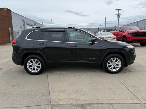 Used 2016 Jeep Cherokee Latitude w/ Cold Weather Group AWD/4WD image 6