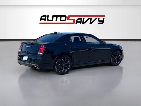 Used 2020 Chrysler 300 Touring w/ Sport Appearance Package RWD image 7
