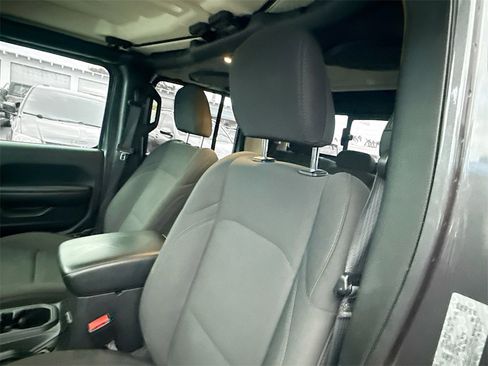 Used 2021 Jeep Gladiator Sport image 19