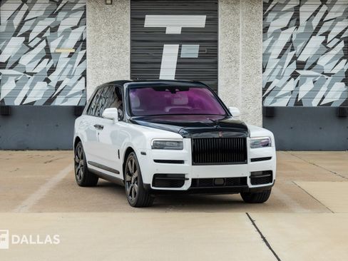 Used 2022 Rolls-Royce Cullinan w/ Technology Package AWD/4WD image 1