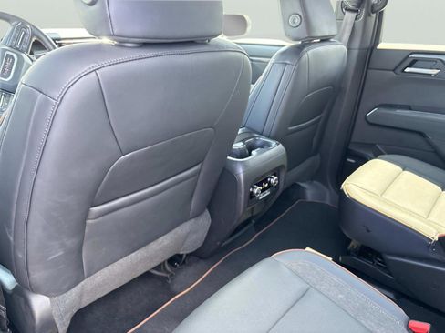 Used 2025 GMC Acadia AT4 AWD/4WD image 14