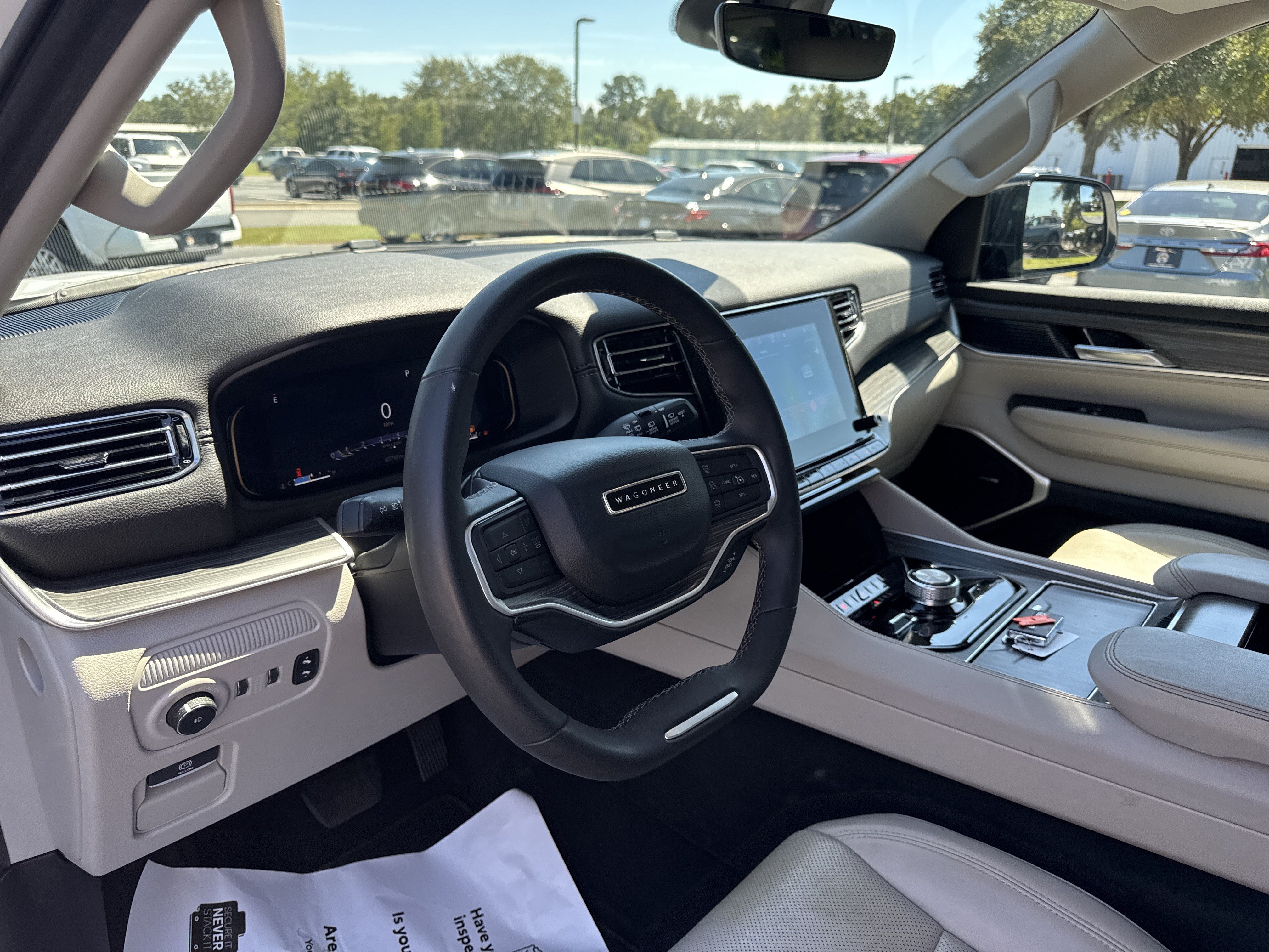 Used 2024 Jeep Wagoneer L Series II AWD/4WD image 15