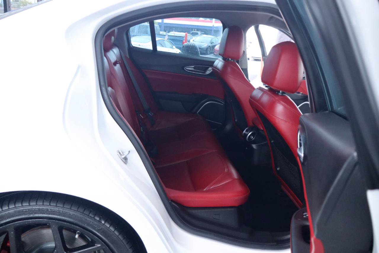 Used 2019 Alfa Romeo Giulia w/ Quick Order Package 22K Sport RWD image 33