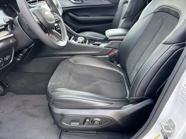 Used 2023 Jeep Grand Cherokee L Altitude AWD/4WD image 28