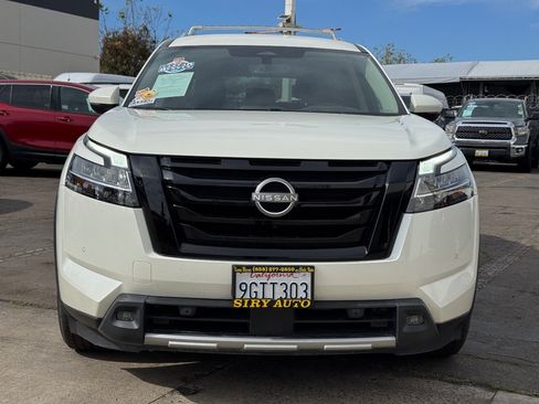 Used 2023 Nissan Pathfinder SL w/ Black Appearance Package FWD image 5