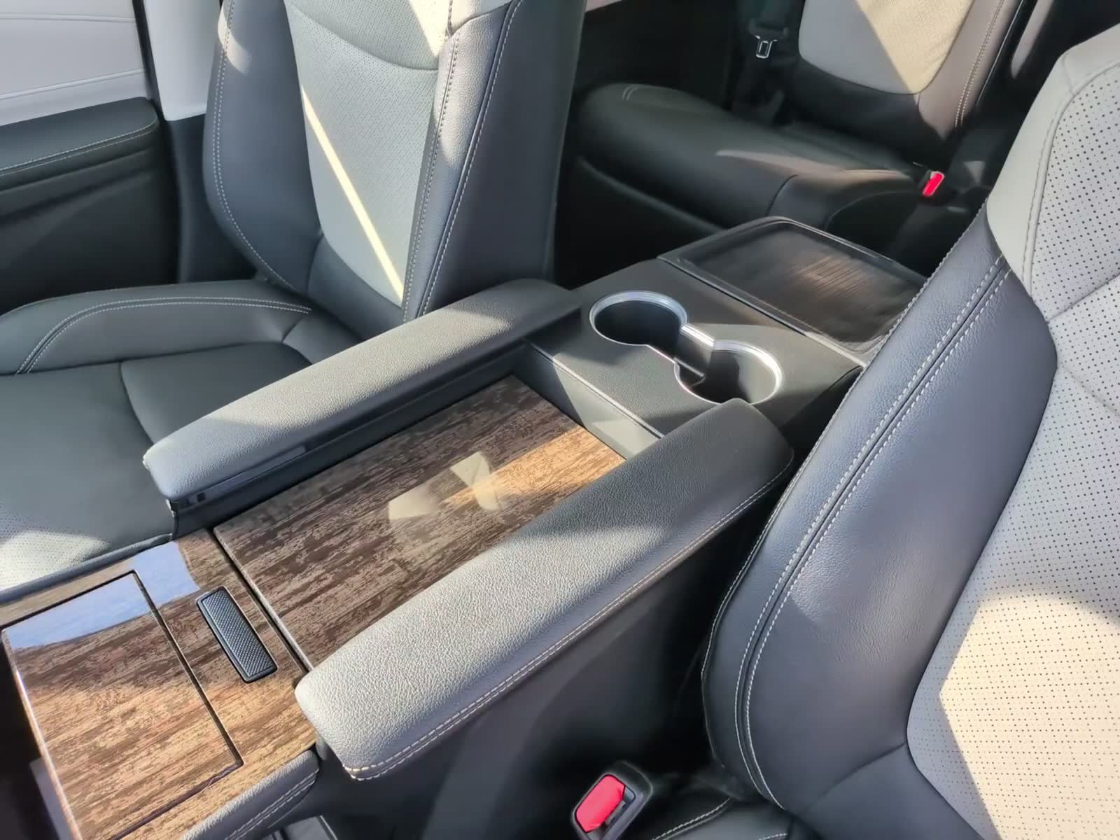 New 2026 Toyota Sienna Platinum AWD/4WD image 22