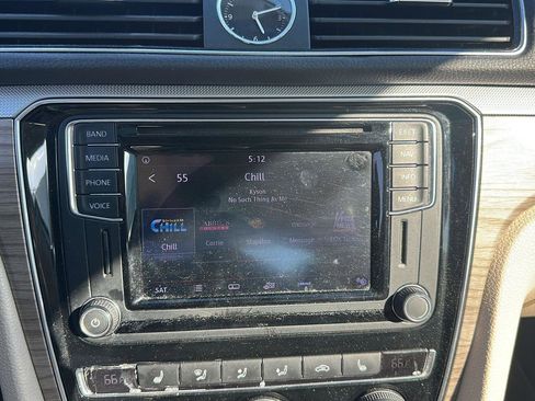 Used 2017 Volkswagen Passat 1.8T SEL Premium image 16