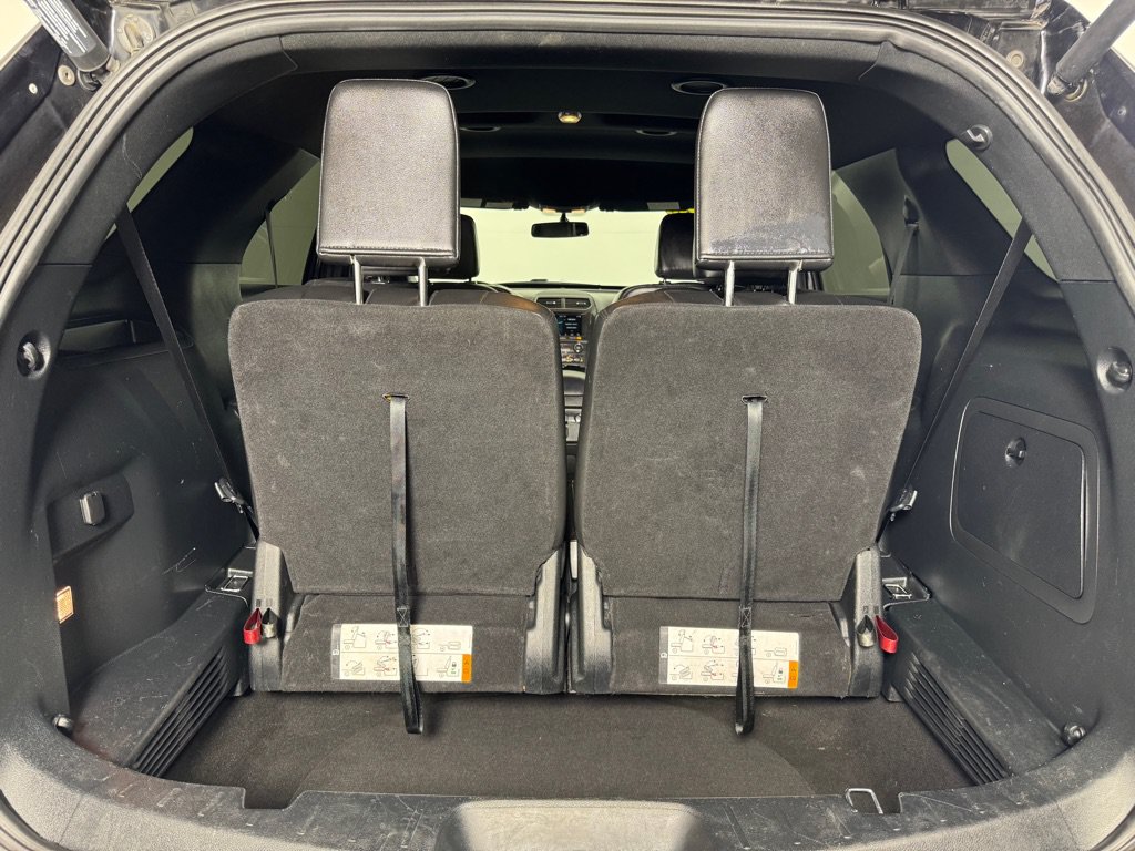 Used 2018 Ford Explorer XLT w/ Equipment Group 202A AWD/4WD image 22