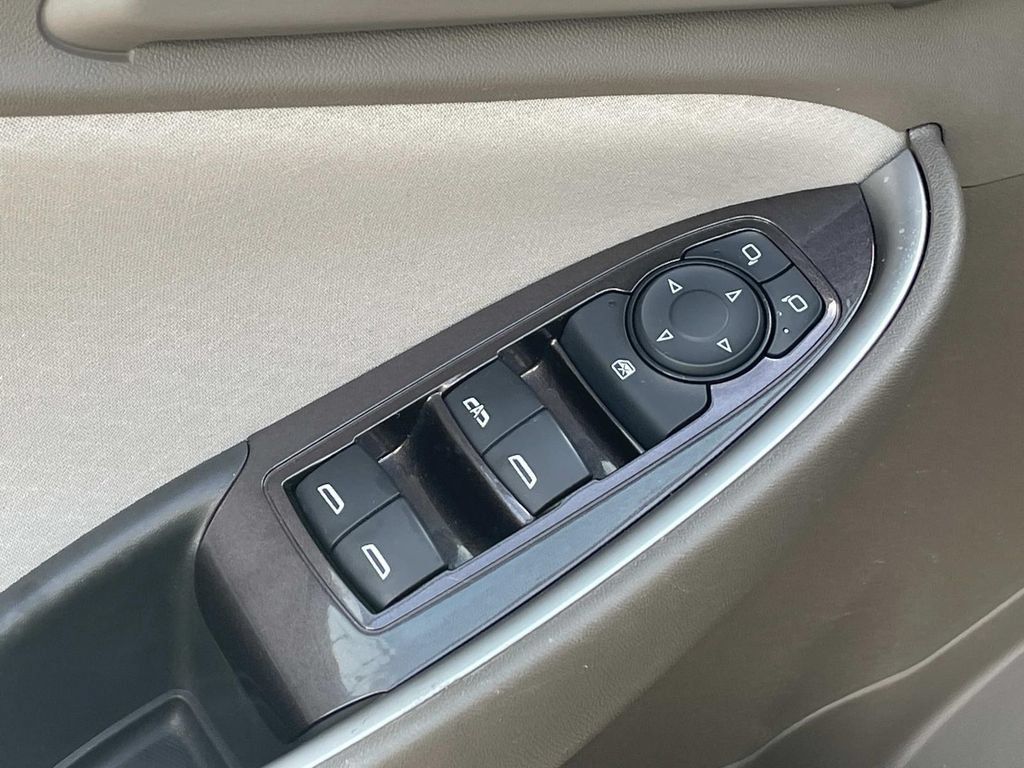Used 2025 Chevrolet Malibu LT FWD image 17