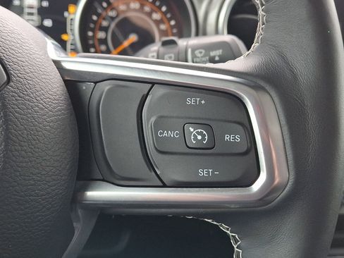 Used 2018 Jeep Wrangler Unlimited Sahara w/ Safety Group image 21