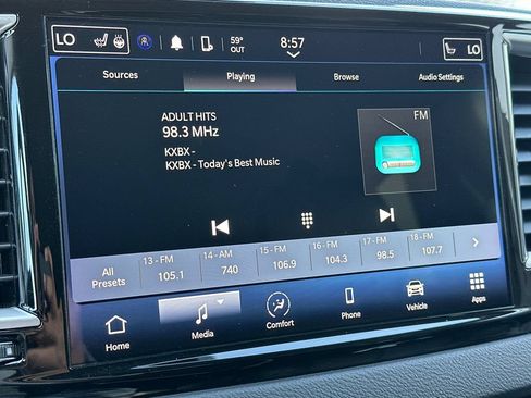 Used 2024 Chrysler Pacifica Touring-L FWD image 22