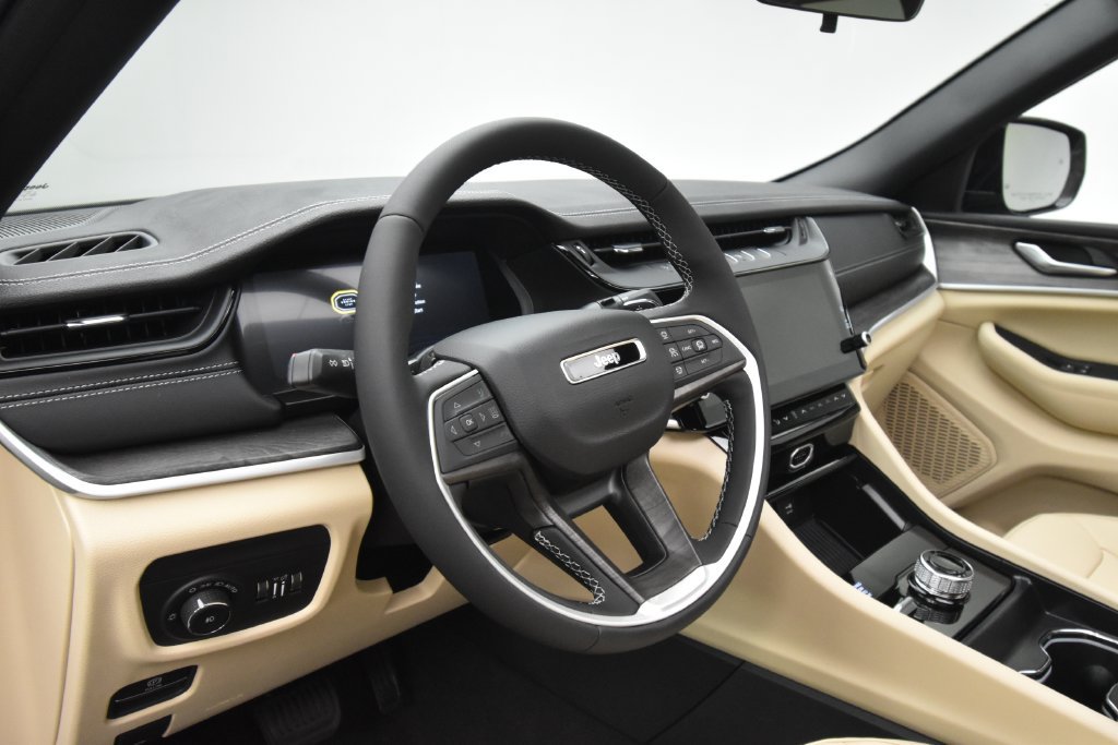 New 2027 Jeep Grand Cherokee Limited AWD/4WD image 36