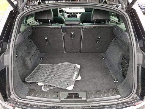 Used 2020 Land Rover Range Rover Evoque SE image 28