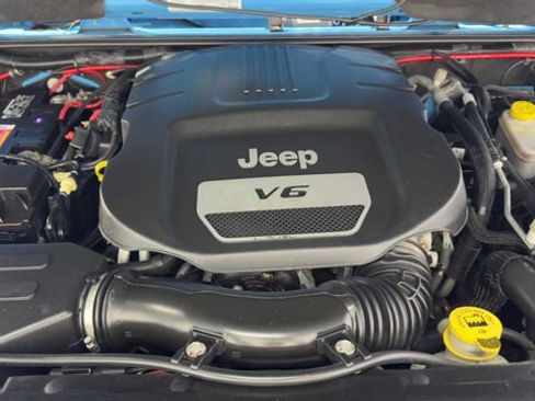 Used 2017 Jeep Wrangler Unlimited Rubicon w/ Connectivity Group AWD/4WD image 34