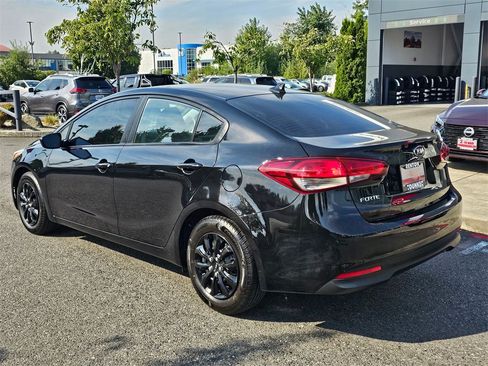 Used 2017 Kia Forte LX image 7