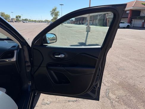 Used 2017 Jeep Cherokee 75th Anniversary image 18