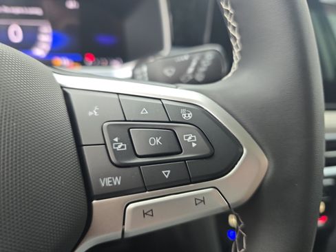 New 2026 Volkswagen Taos SE FWD image 17
