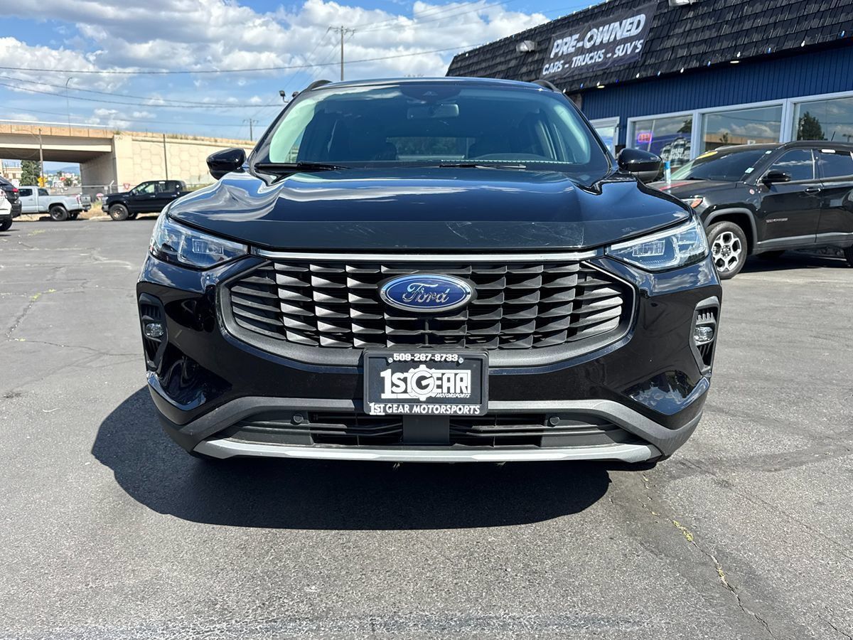 Used 2025 Ford Escape Platinum AWD/4WD image 3