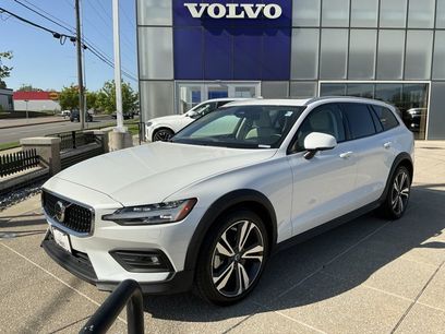 Used 2025 Volvo V60 B5 Cross Country Plus