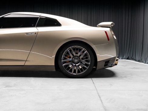 Used 2016 Nissan GT-R Premium AWD/4WD image 39