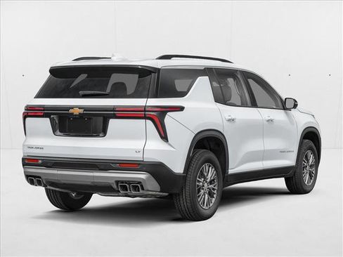 New 2026 Chevrolet Traverse LT image 2
