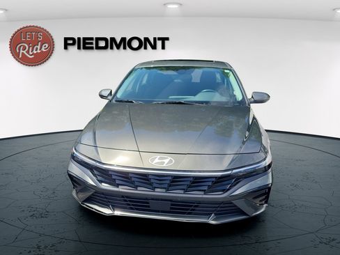 Used 2025 Hyundai Elantra SEL FWD image 3