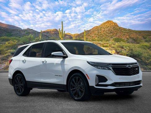 Used 2023 Chevrolet Equinox RS w/ RS Leather Package FWD image 2