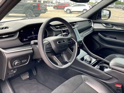 Used 2023 Jeep Grand Cherokee L Laredo AWD/4WD image 13