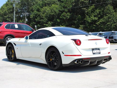 Used 2017 Ferrari California T image 9