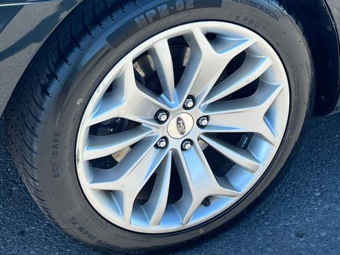 Used 2015 Ford Taurus Limited FWD image 12