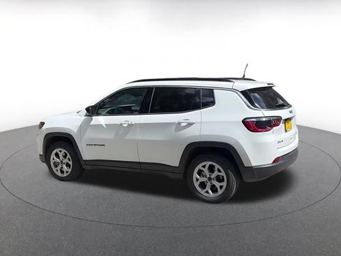 Used 2025 Jeep Compass Latitude AWD/4WD image 10