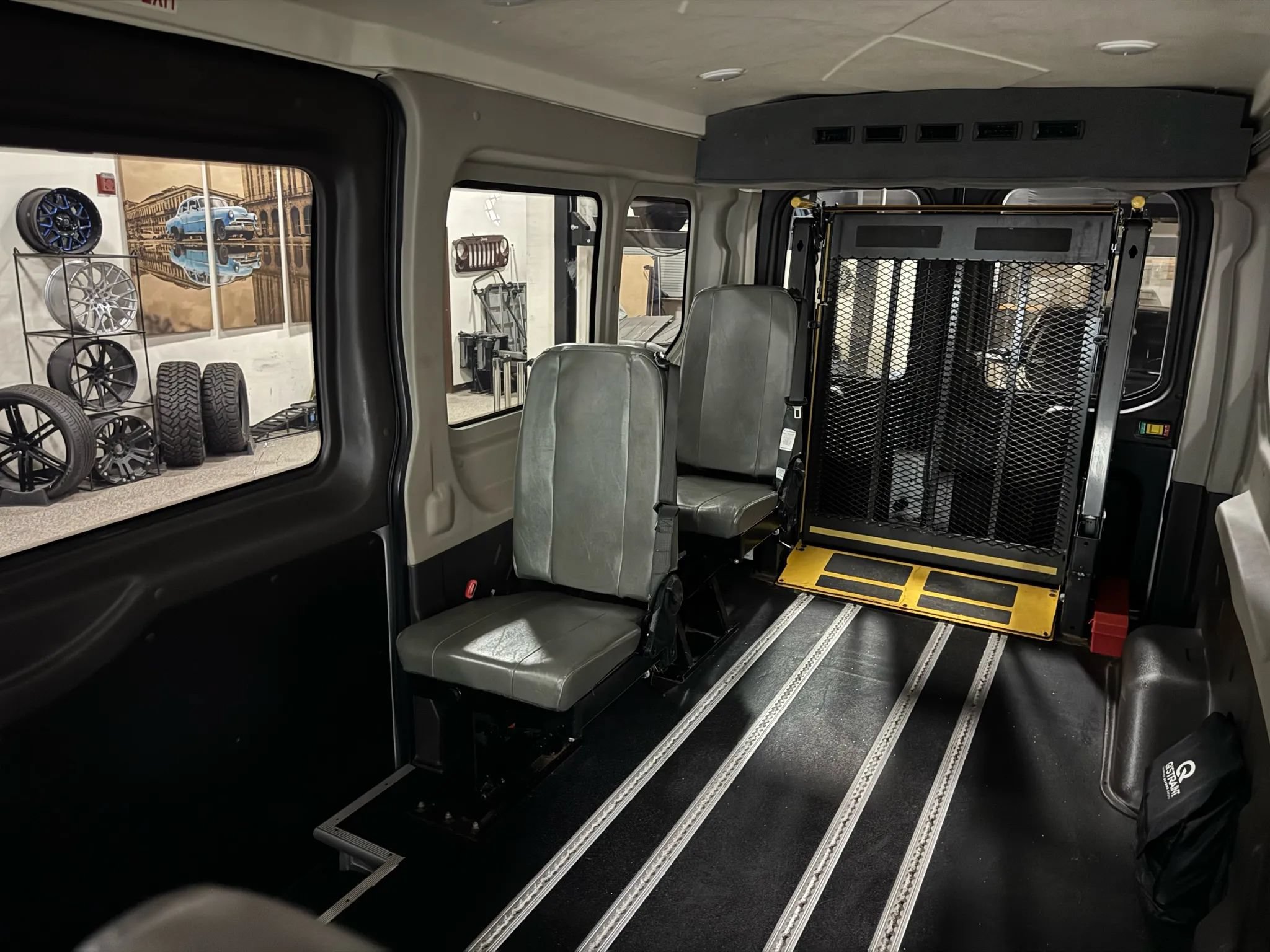 Used 2019 Ford Transit 250 148 Medium Roof RWD image 32