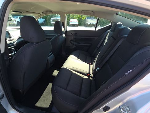 Used 2024 Nissan Altima 2.5 SV FWD image 28