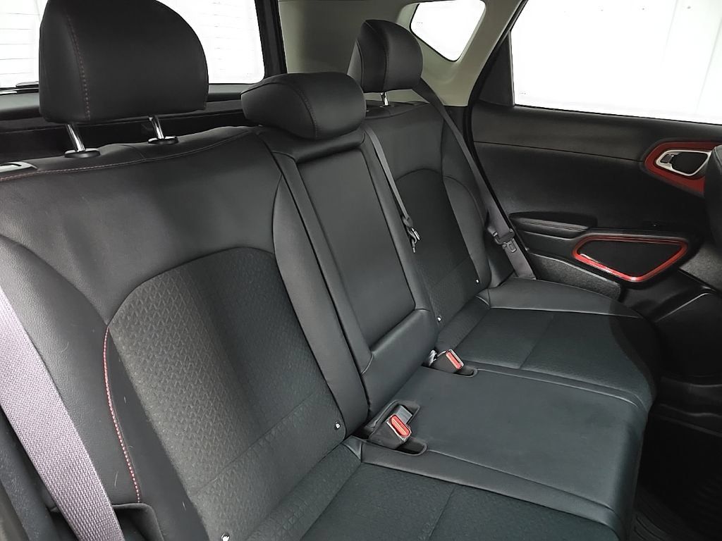 Used 2025 Kia Soul GT-Line w/ GT-Line Technology Package FWD image 17